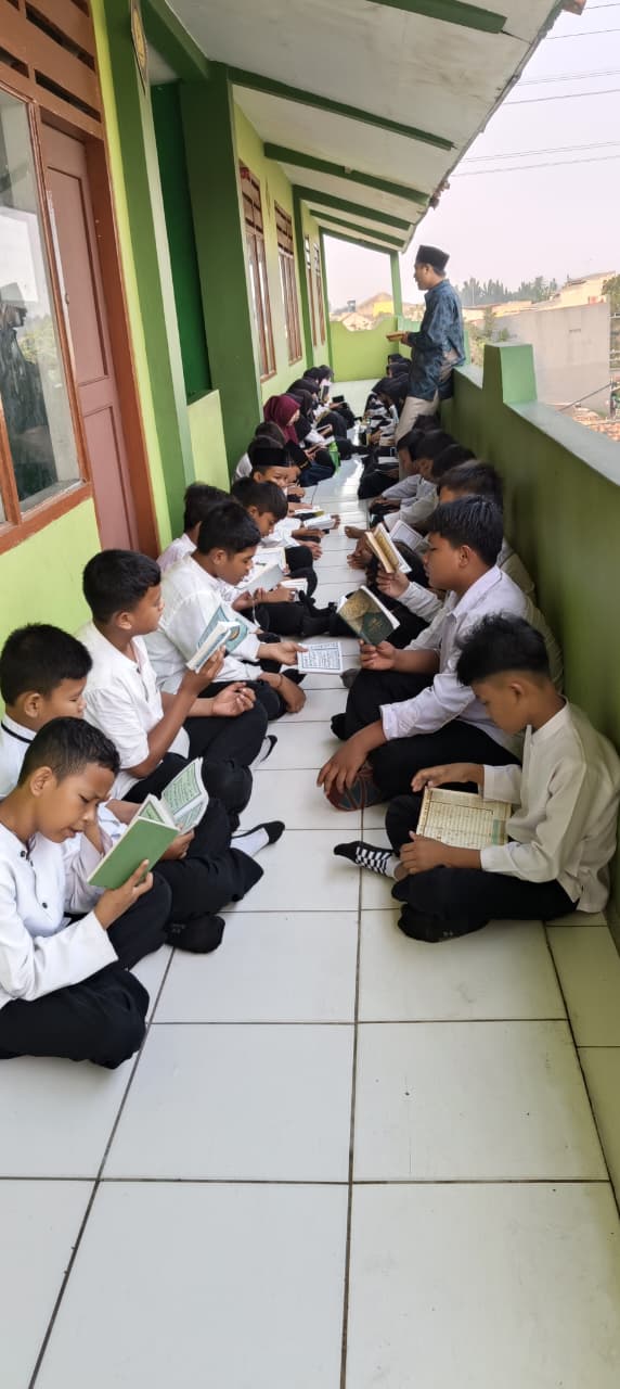 Tadarus Al-Qur'an bersama